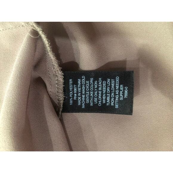 Worthington women's beige sleeveless V neck blouse size small - Picture 4 of 4